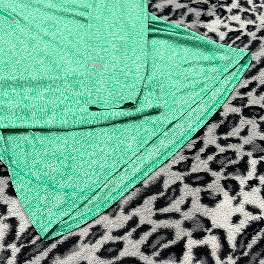 Nike Women's Green Athletic Long Sleeve Top - Picture 4 of 7
